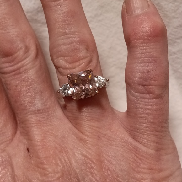 Pink zirconia ring size 8.75 - Picture 1 of 4